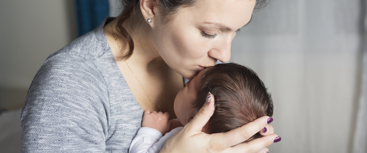 Les coliques du bébé allaité  Article-conseil Lansinoh – lansinoh-fr