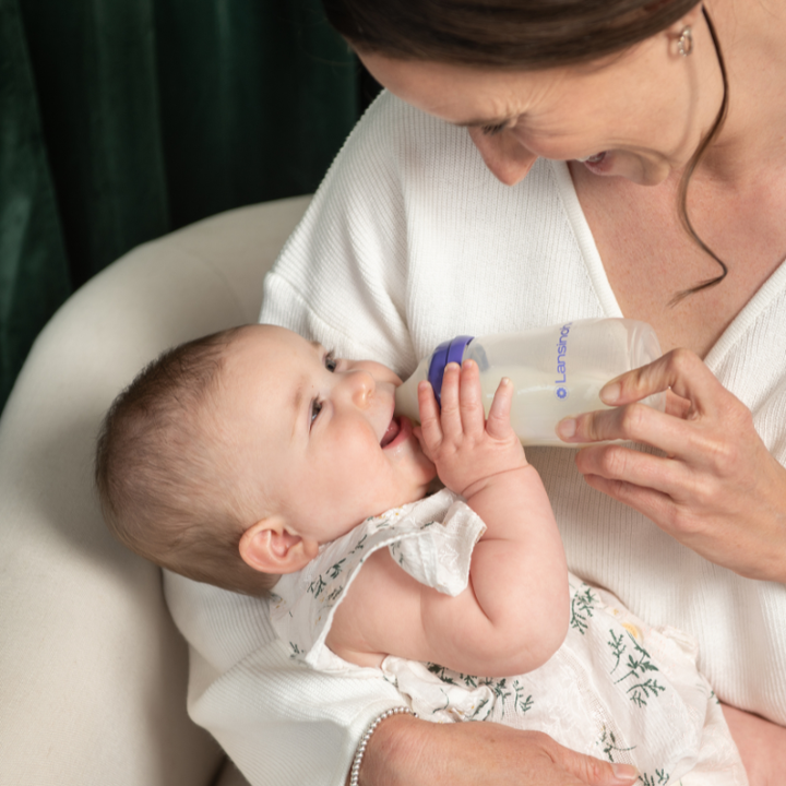 Le premier biberon : conseils de sages-femmes pour un bon départ